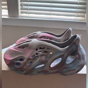 Yeezy Foam RNNR MX Sand Grey